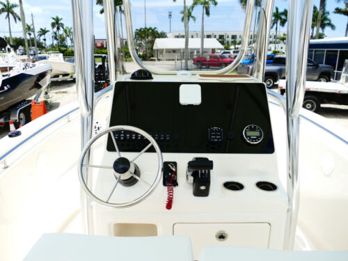 2026 Bulls Bay 230 CC Center Console Boat 17F