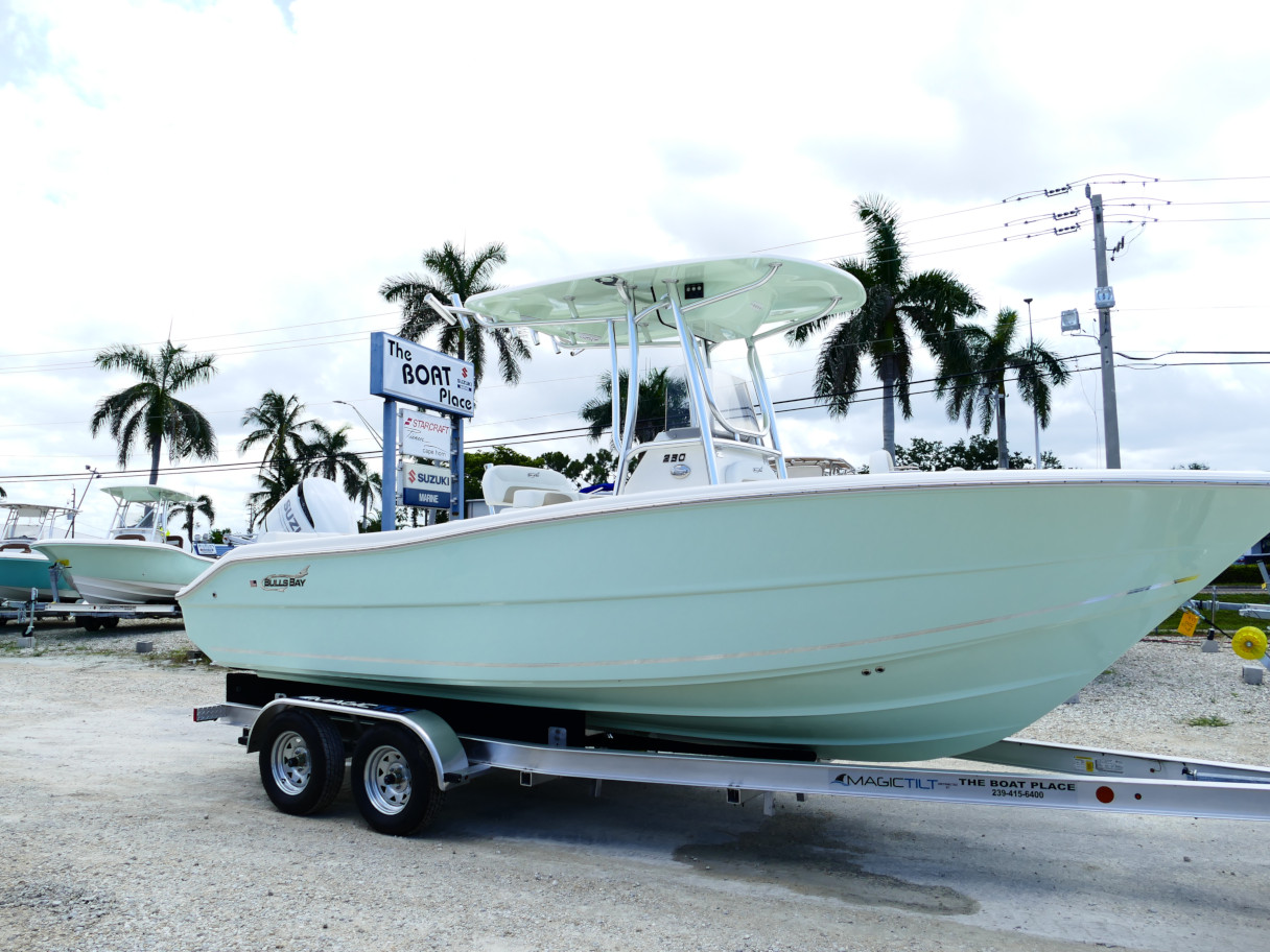 2026 Bulls Bay 230 CC Center Console Boat 17F