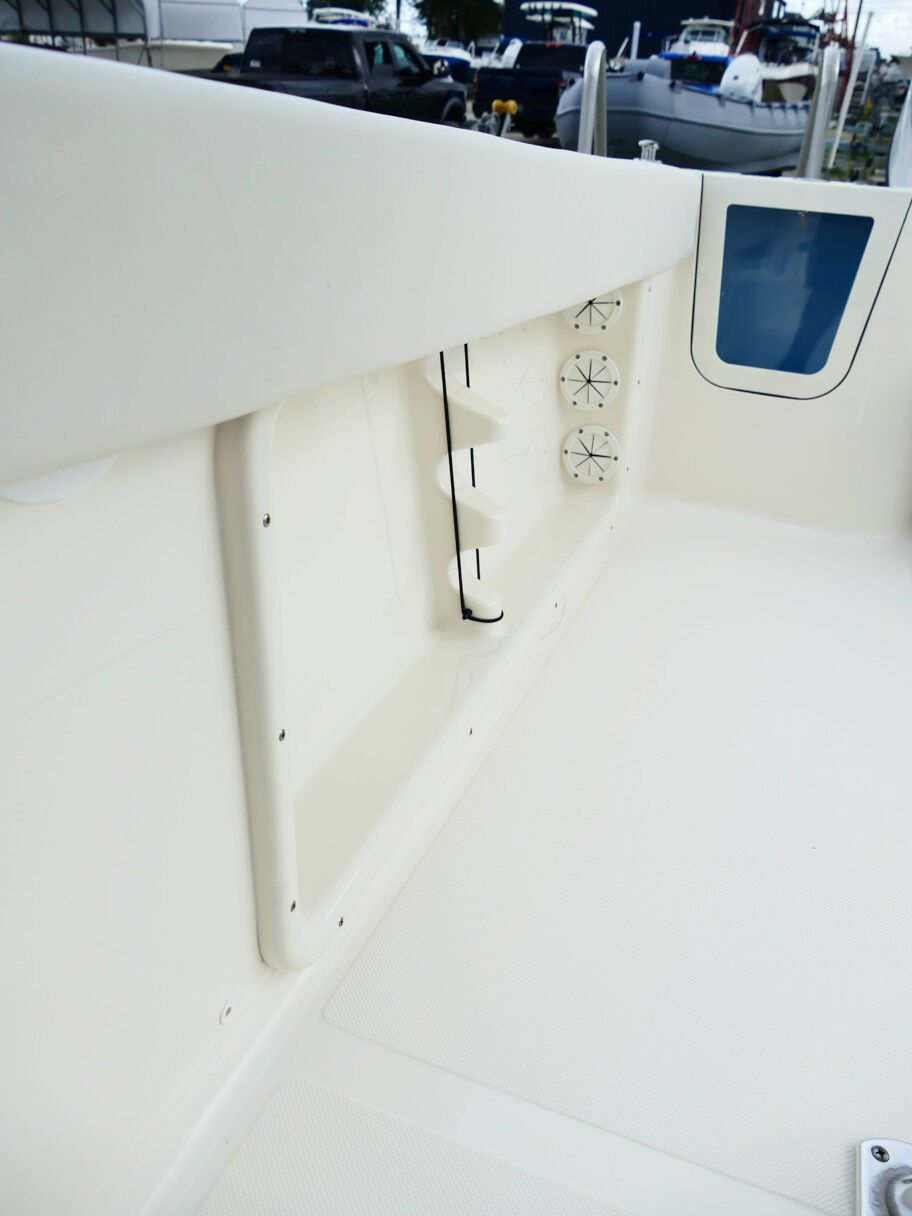 2026 Bulls Bay 255CC 255 CC Center Console Boat Default Product Photo 01G