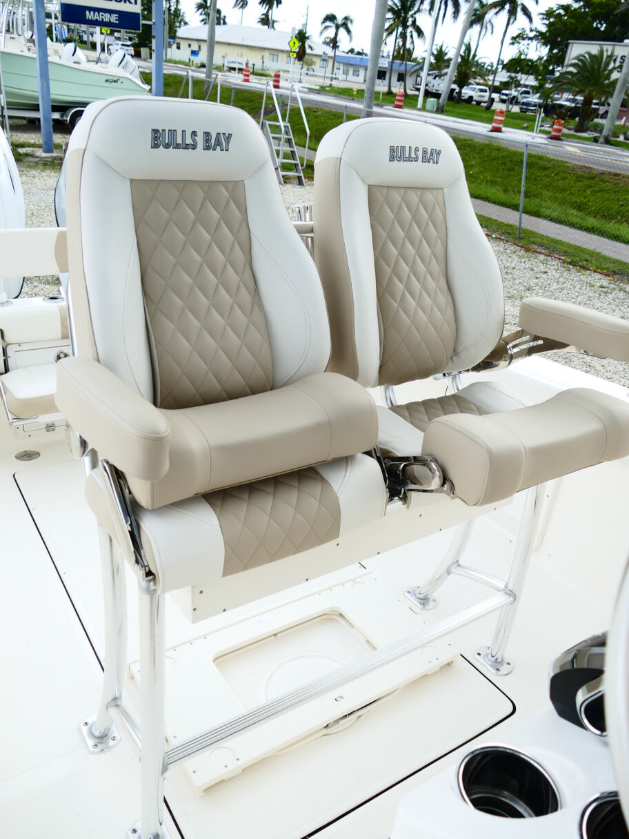 2026 Bulls Bay 255CC 255 CC Center Console Boat Default Product Photo 01G