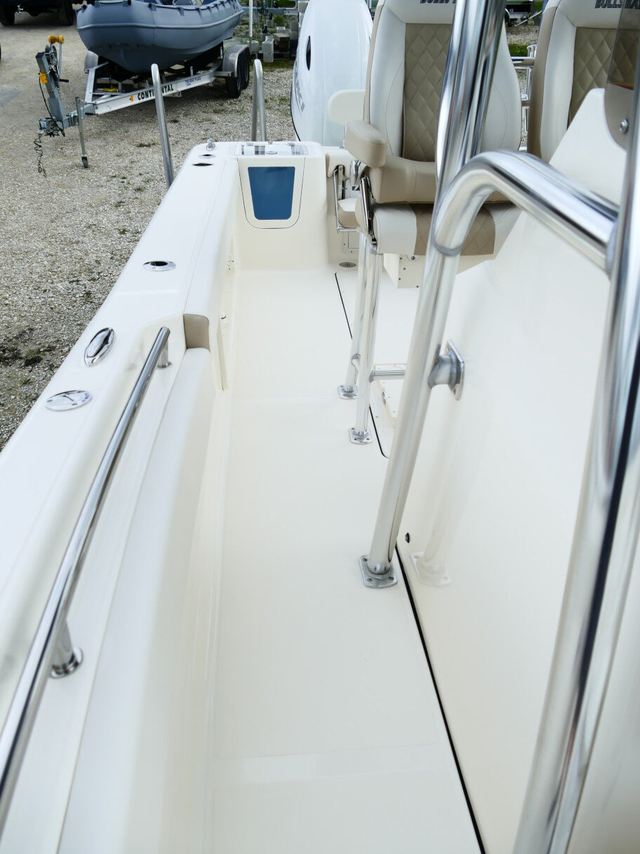 2026 Bulls Bay 255CC 255 CC Center Console Boat Default Product Photo 01G