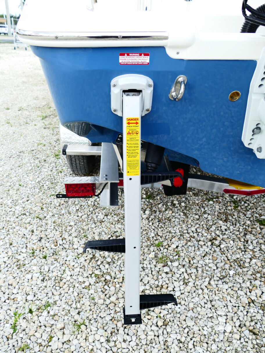 2026 Bulls Bay 255CC 255 CC Center Console Boat Default Product Photo 01G