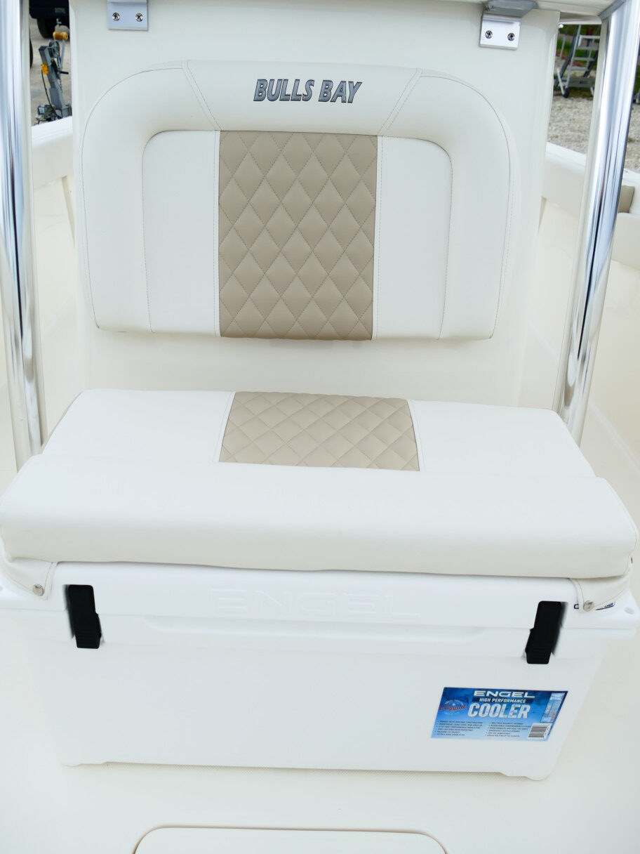 2026 Bulls Bay 255CC 255 CC Center Console Boat Default Product Photo 01G