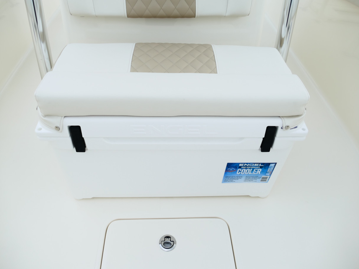 2026 Bulls Bay 255CC 255 CC Center Console Boat Default Product Photo 01G