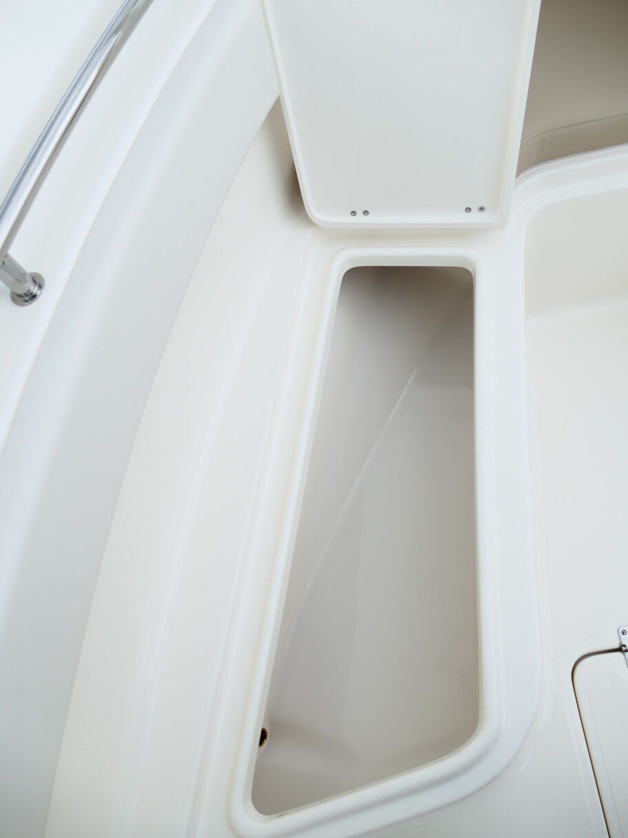 2026 Bulls Bay 255CC 255 CC Center Console Boat Default Product Photo 01G