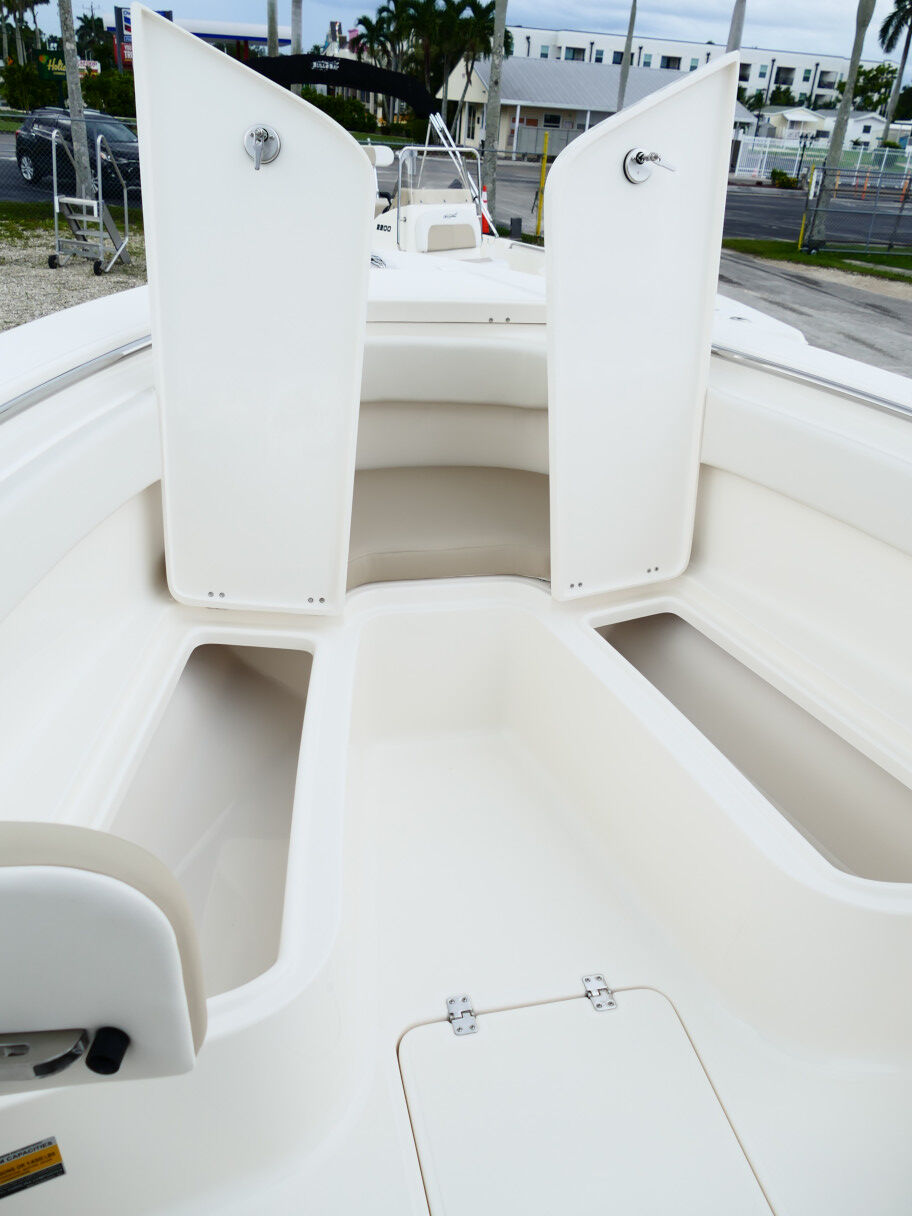 2026 Bulls Bay 255CC 255 CC Center Console Boat Default Product Photo 01G