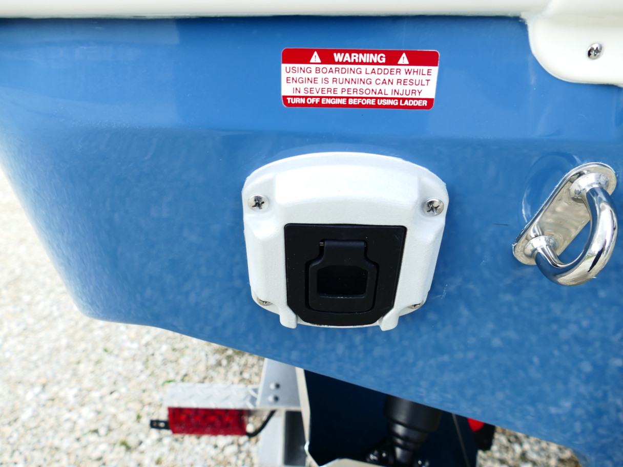 2026 Bulls Bay 255CC 255 CC Center Console Boat Default Product Photo 01G