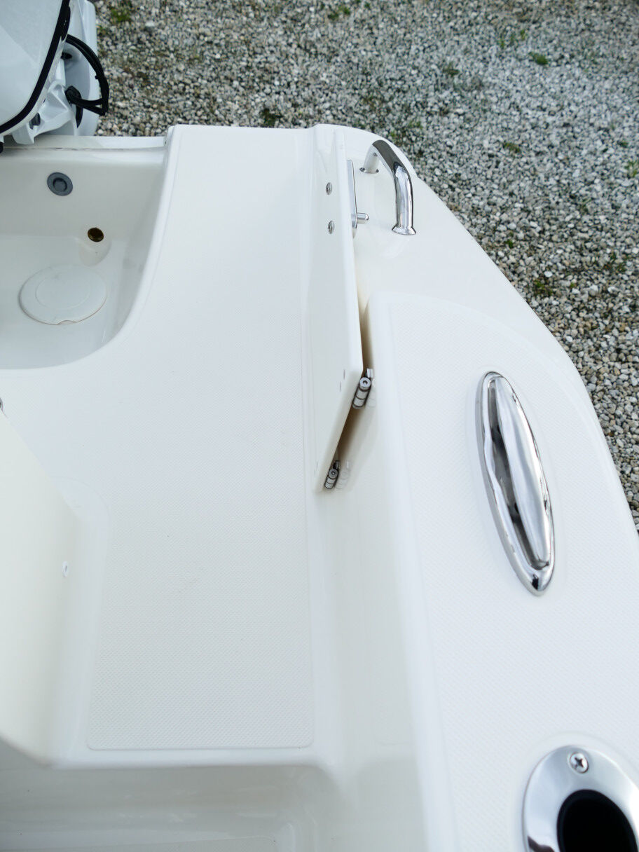2026 Bulls Bay 255CC 255 CC Center Console Boat Default Product Photo 01G