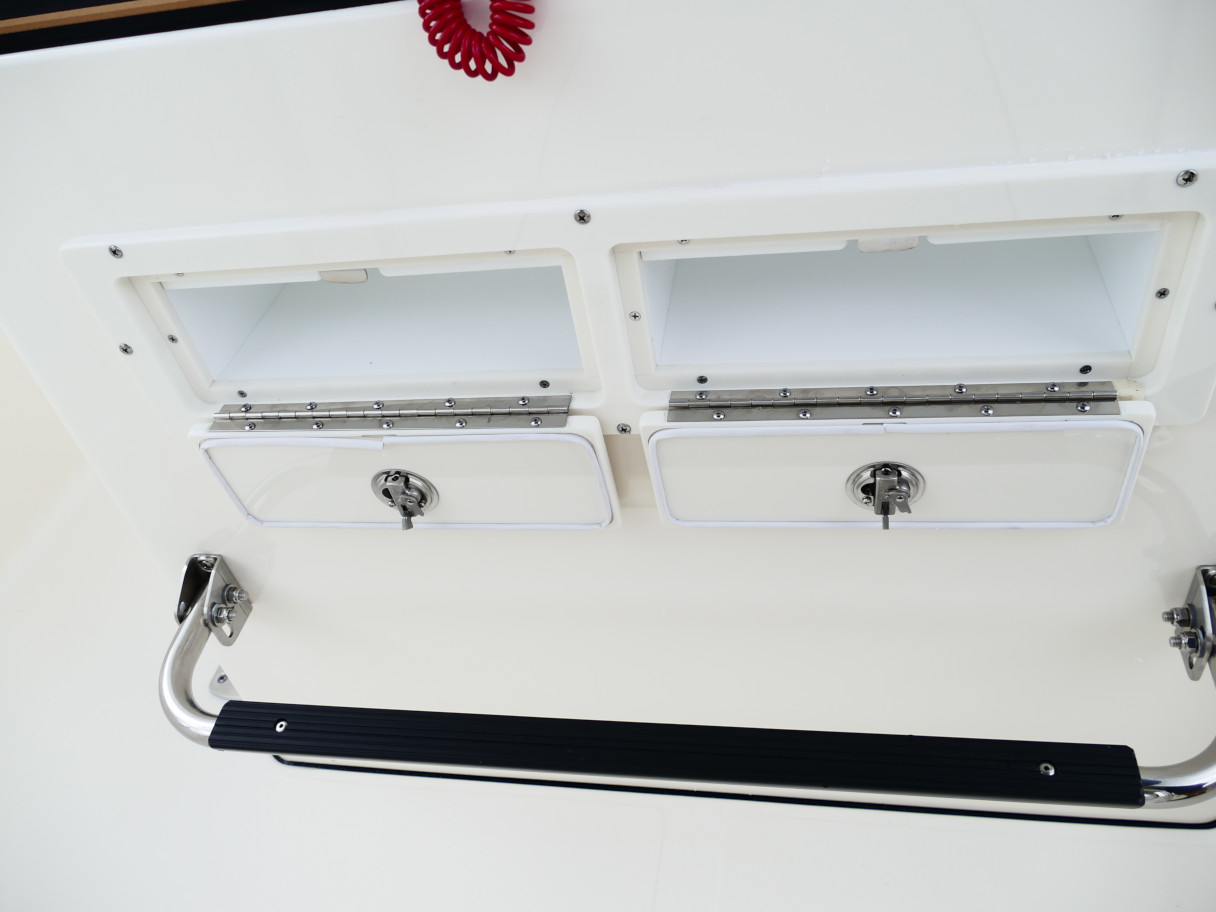 2026 Bulls Bay 255CC 255 CC Center Console Boat Default Product Photo 01G