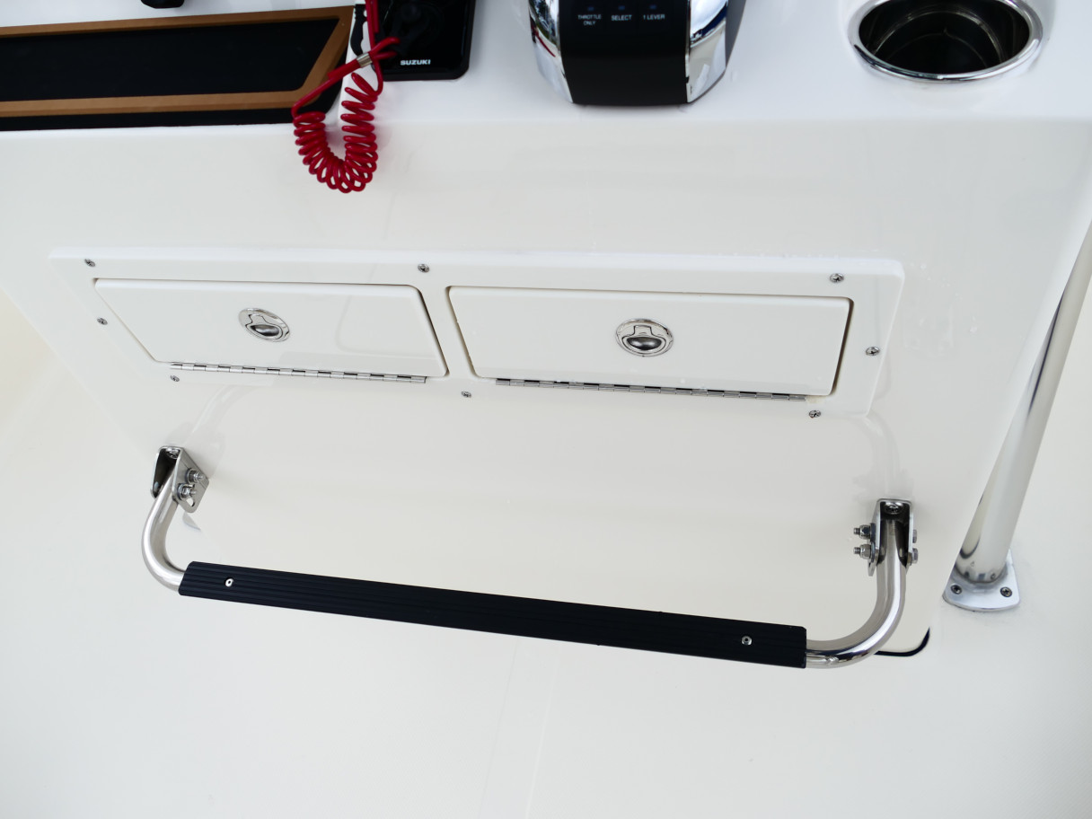 2026 Bulls Bay 255CC 255 CC Center Console Boat Default Product Photo 01G