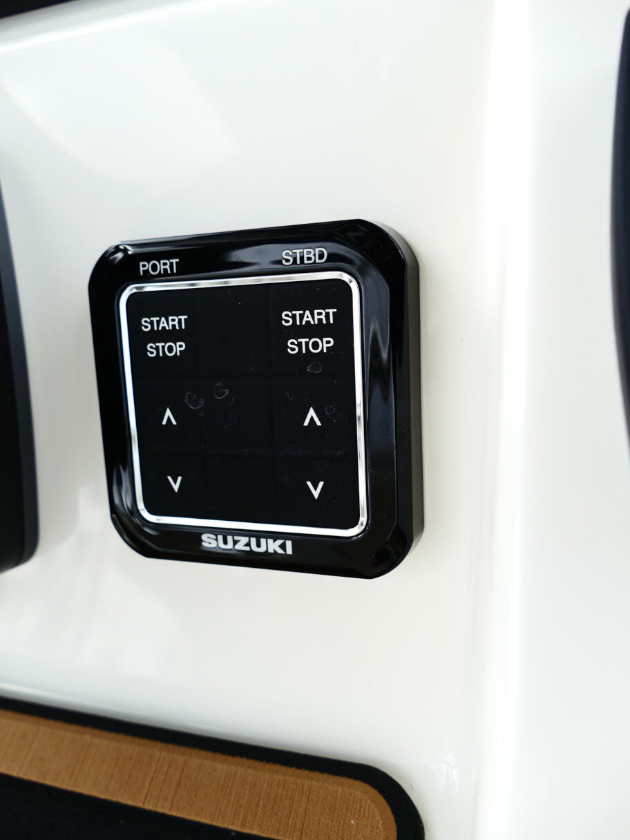 2026 Bulls Bay 255CC 255 CC Center Console Boat Default Product Photo 01G