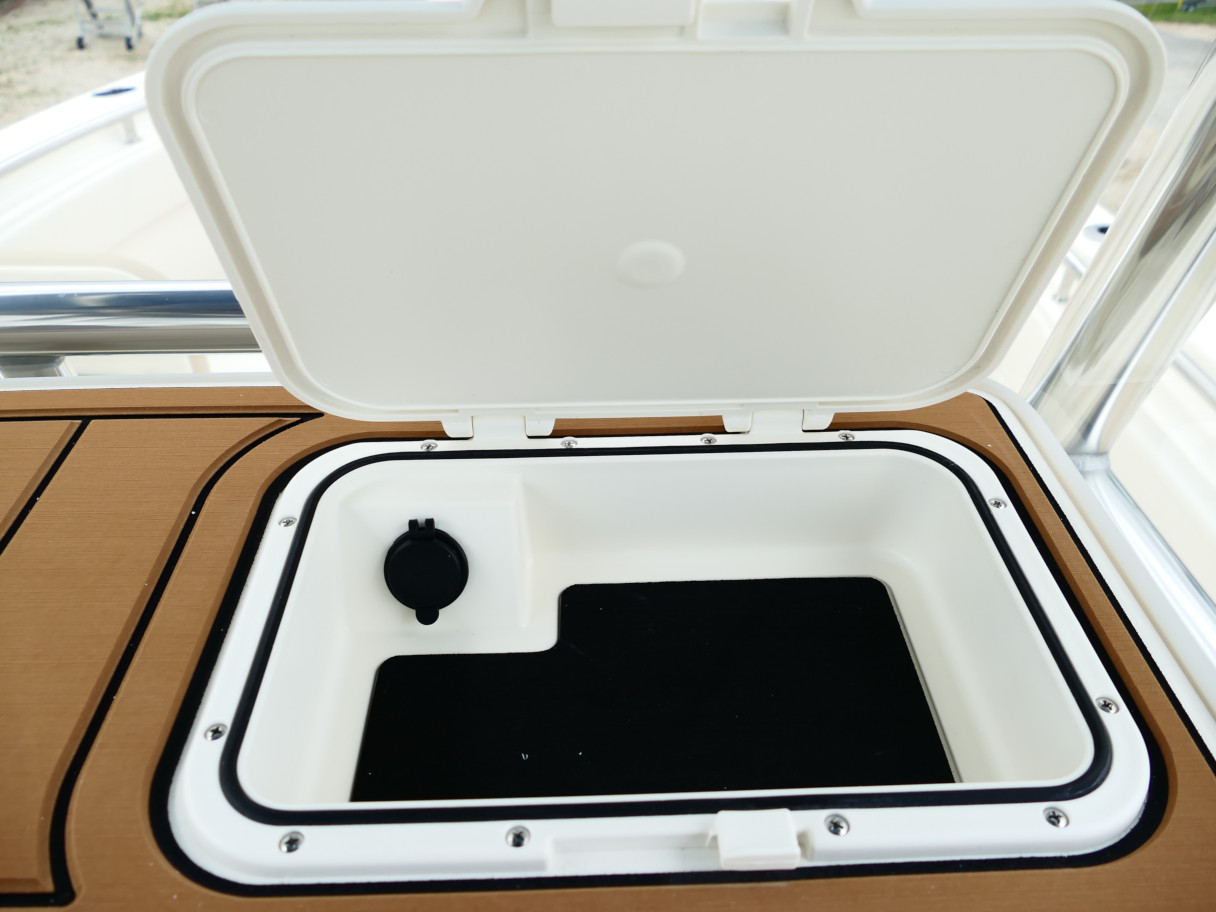 2026 Bulls Bay 255CC 255 CC Center Console Boat Default Product Photo 01G