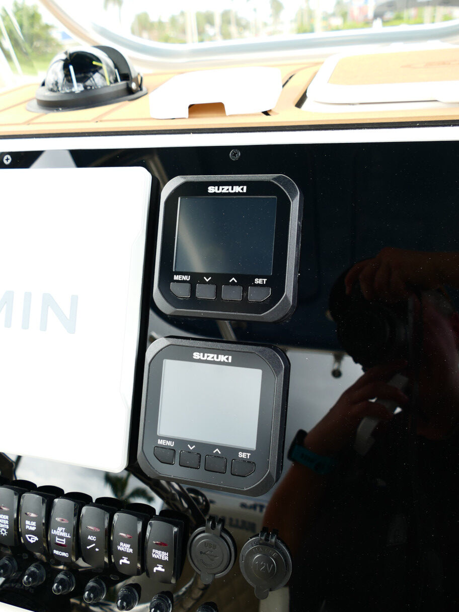 2026 Bulls Bay 255CC 255 CC Center Console Boat Default Product Photo 01G