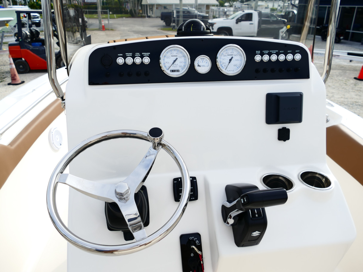 2026 Pioneer 202 Sportfish Seafoam Green Boat #29K Product Photo (2)