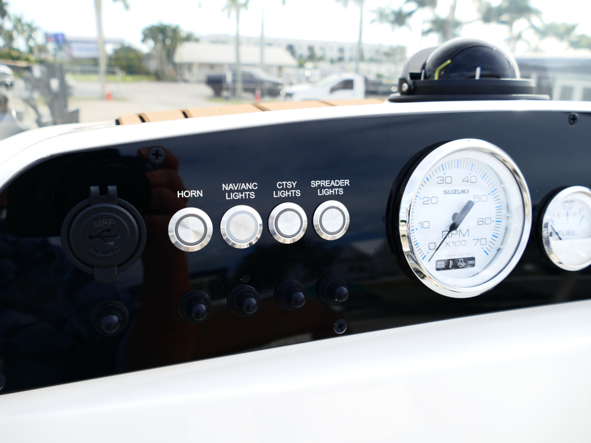 2026 Pioneer 202 Sportfish Seafoam Green Boat #29K Product Photo (2)