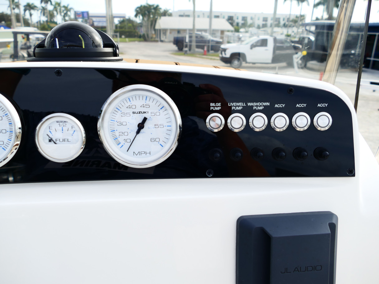 2026 Pioneer 202 Sportfish Seafoam Green Boat #29K Product Photo (2)