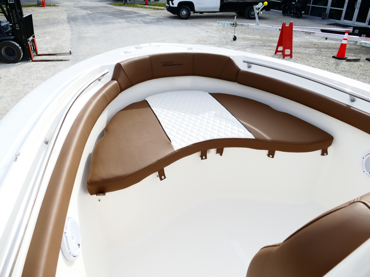 2026 Pioneer 202 Sportfish Seafoam Green Boat #29K Product Photo (2)