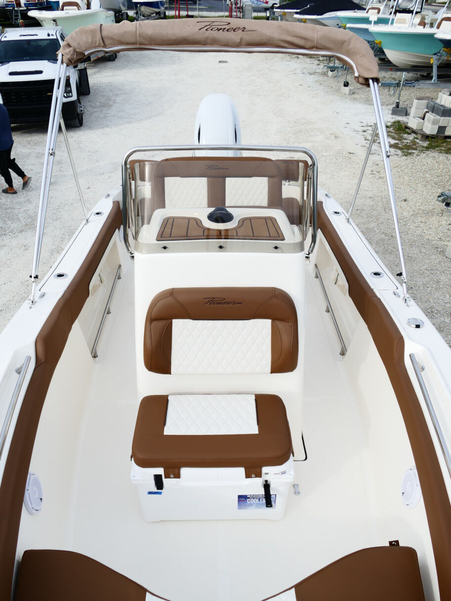 2026 Pioneer 202 Sportfish Seafoam Green Boat #29K Product Photo (2)