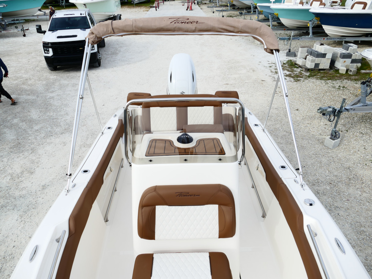 2026 Pioneer 202 Sportfish Seafoam Green Boat #29K Product Photo (2)