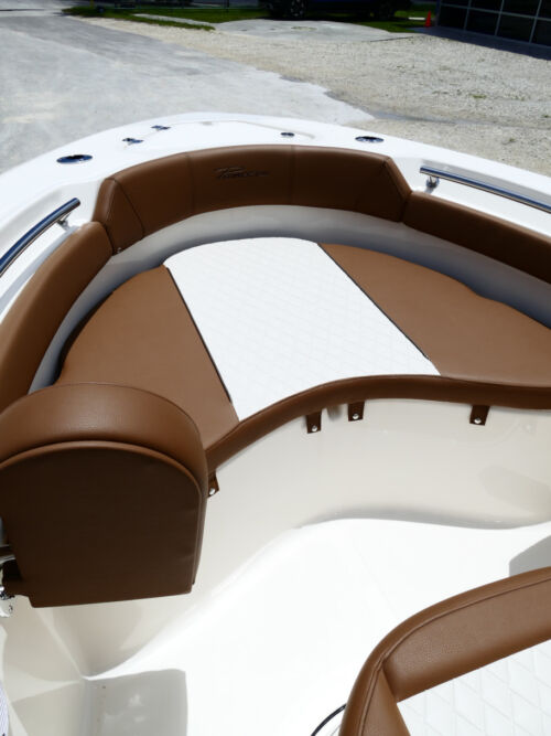2026 Pioneer 202 islander Center Console Boat 14F