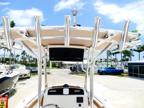2026 Pioneer 202 islander Center Console Boat 14F