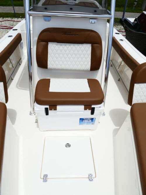 2026 Pioneer 220 Bay Sport Center Console Boat 76F