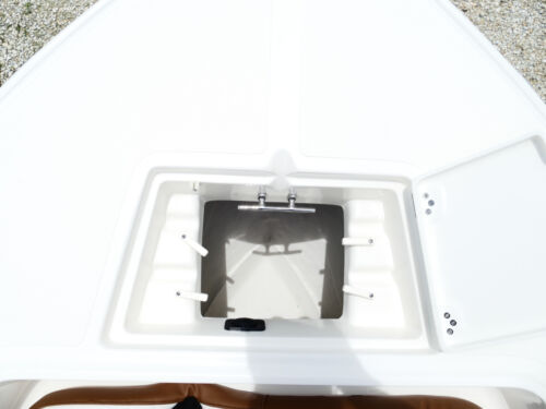 2026 Pioneer 220 Bay Sport Center Console Boat 76F