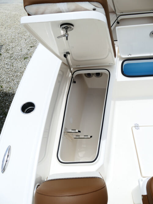 2026 Pioneer 220 Bay Sport Center Console Boat 76F
