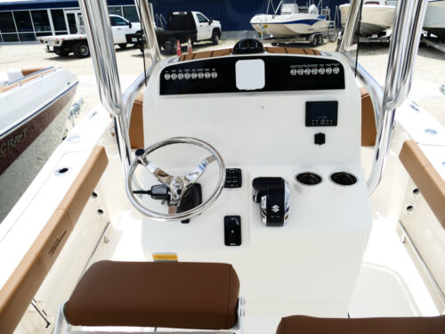 2026 Pioneer 220 Bay Sport Center Console Boat 76F