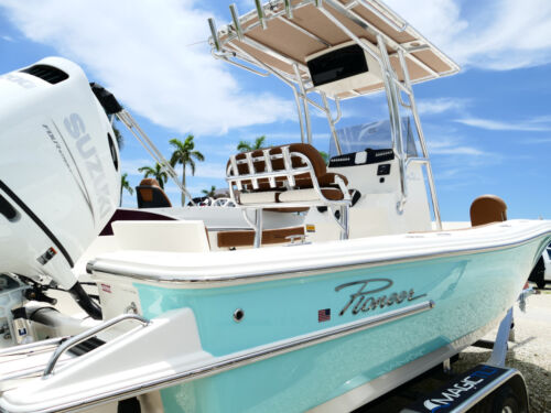 2026 Pioneer 220 Bay Sport Center Console Boat 76F