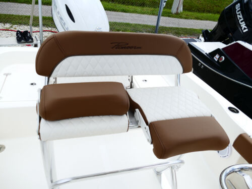 2026 Pioneer 220 Bay Sport Center Console Boat 76F