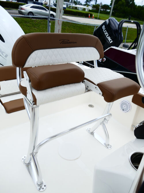 2026 Pioneer 220 Bay Sport Center Console Boat 76F