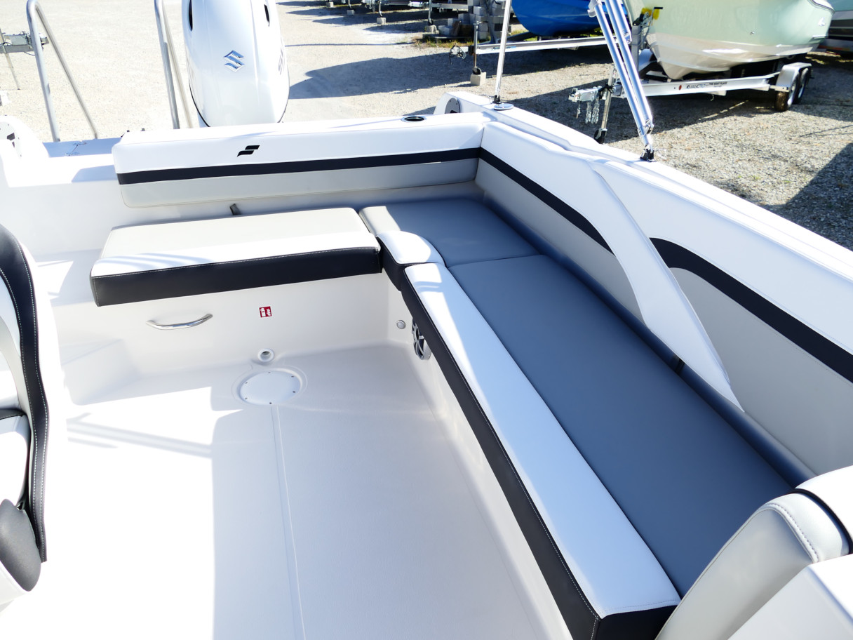 2026 Starcraft SVX 211 OB Deck Boat Carolina Blue #85G