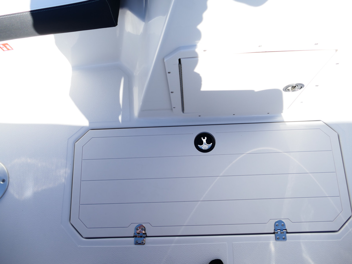 2026 Starcraft SVX 211 OB Deck Boat Carolina Blue #85G