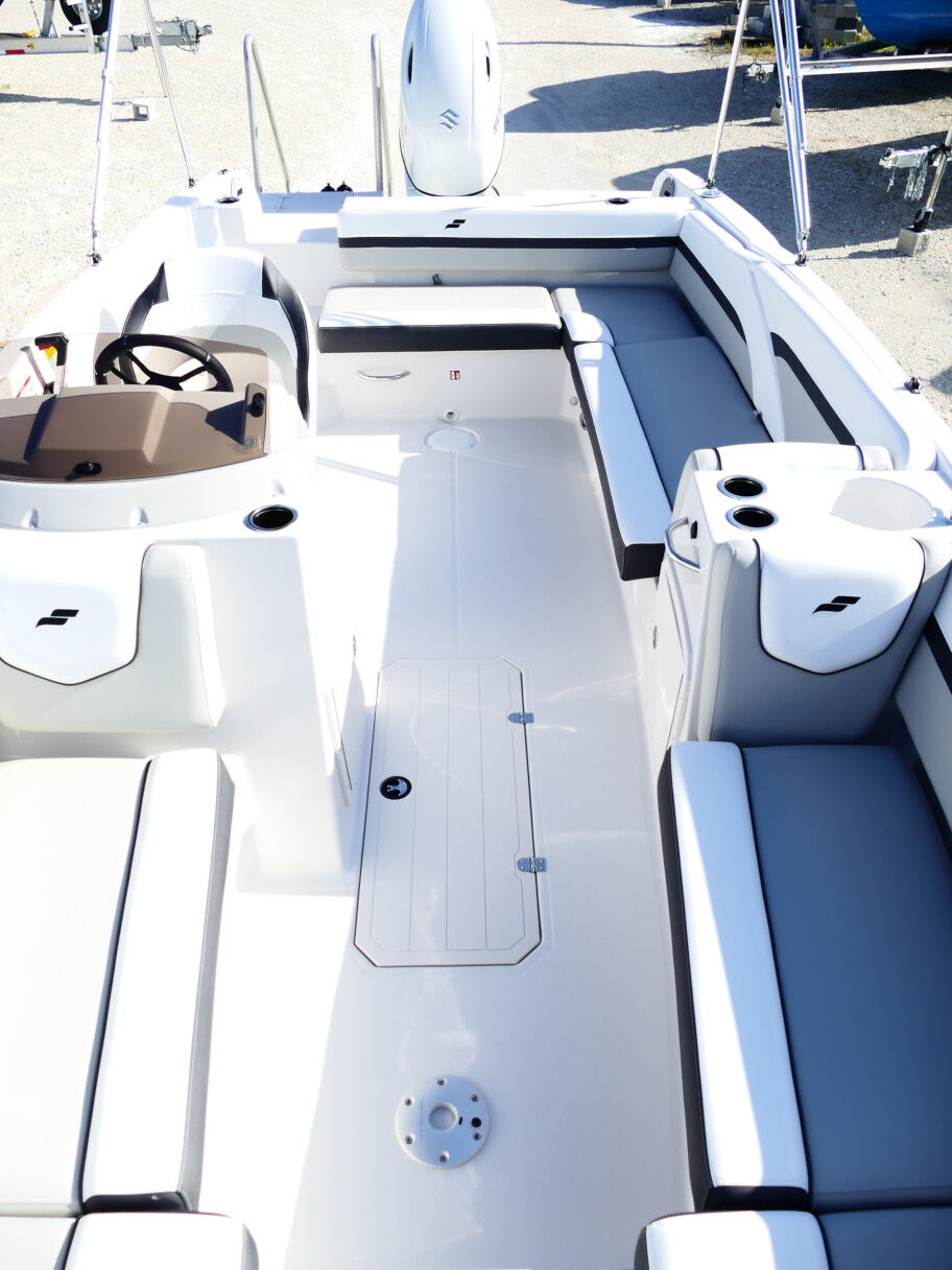 2026 Starcraft SVX 211 OB Deck Boat Carolina Blue #85G