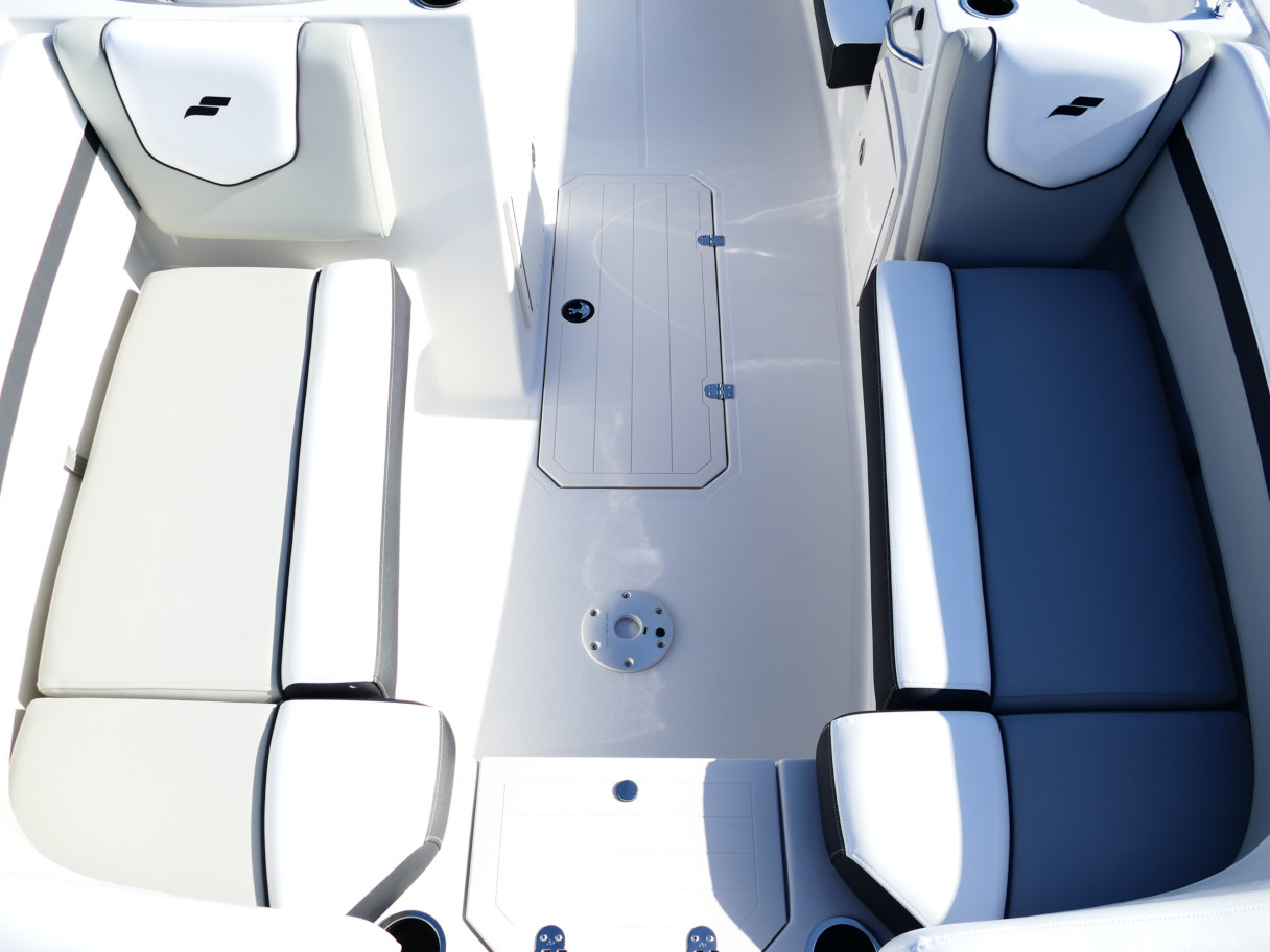 2026 Starcraft SVX 211 OB Deck Boat Carolina Blue #85G