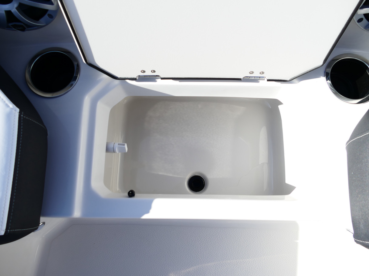 2026 Starcraft SVX 211 OB Deck Boat Carolina Blue #85G