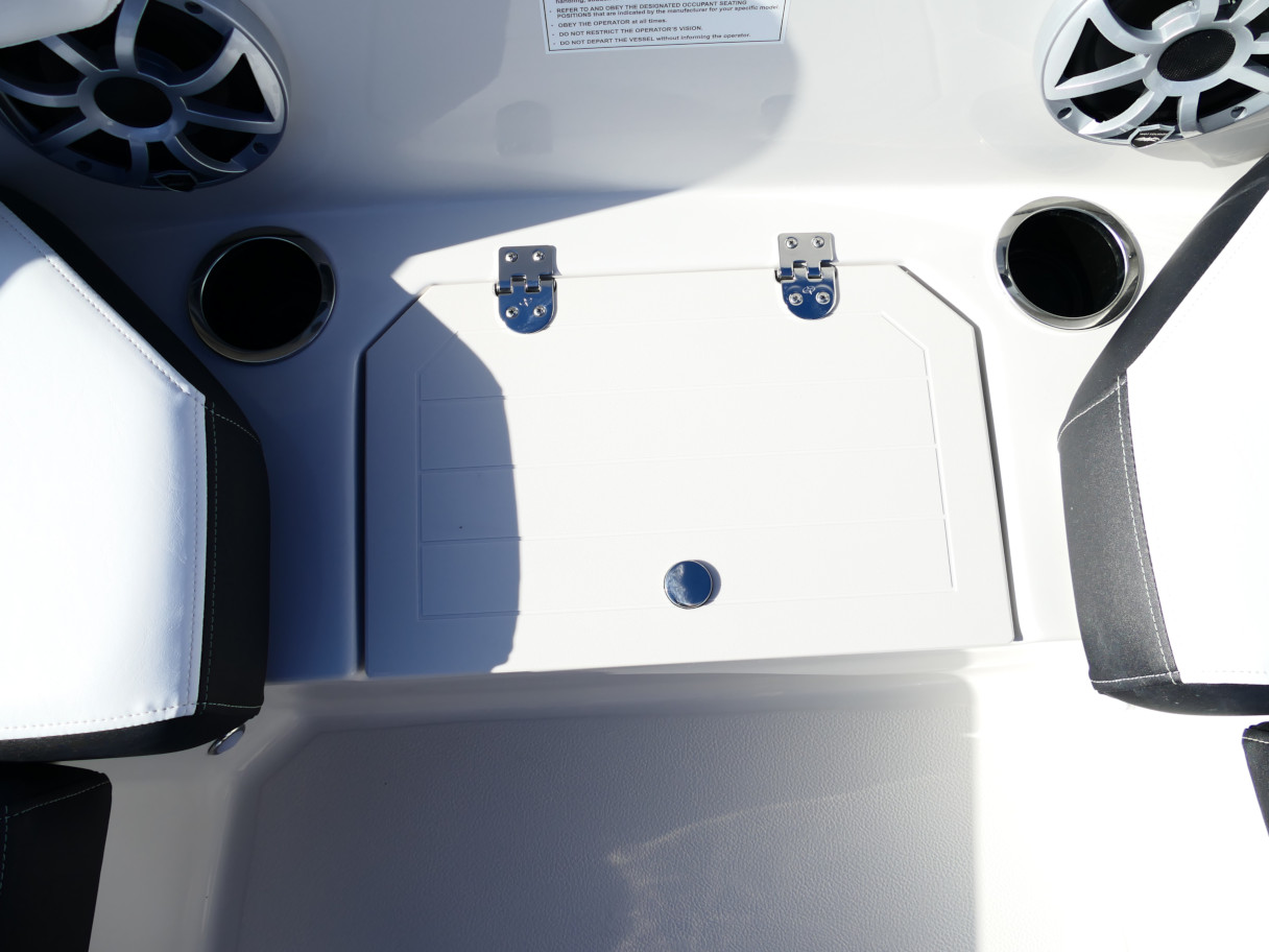 2026 Starcraft SVX 211 OB Deck Boat Carolina Blue #85G