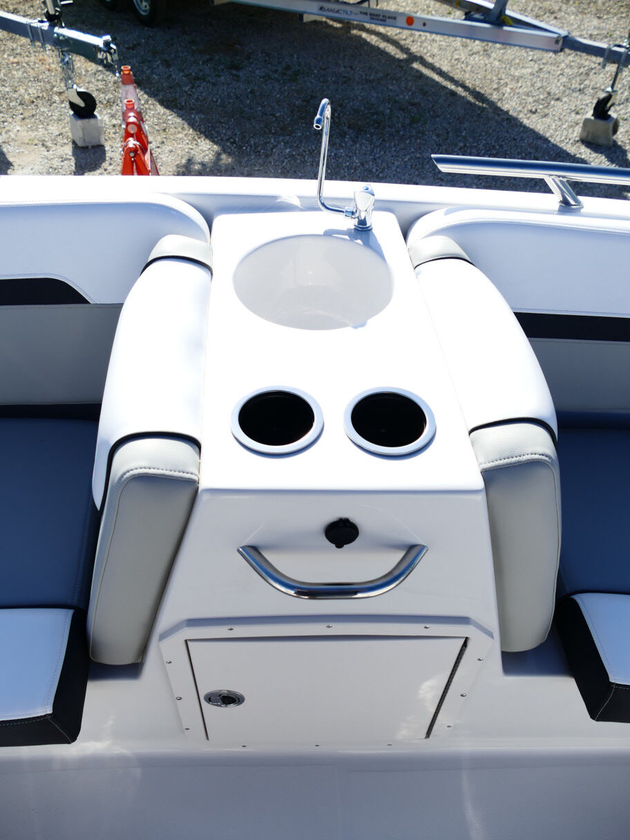 2026 Starcraft SVX 211 OB Deck Boat Carolina Blue #85G