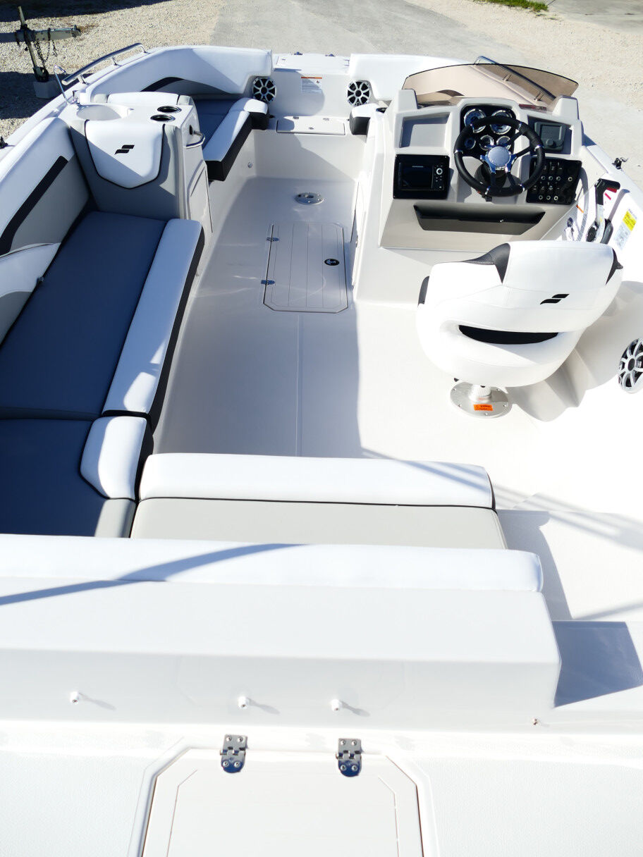 2026 Starcraft SVX 211 OB Deck Boat Carolina Blue #85G