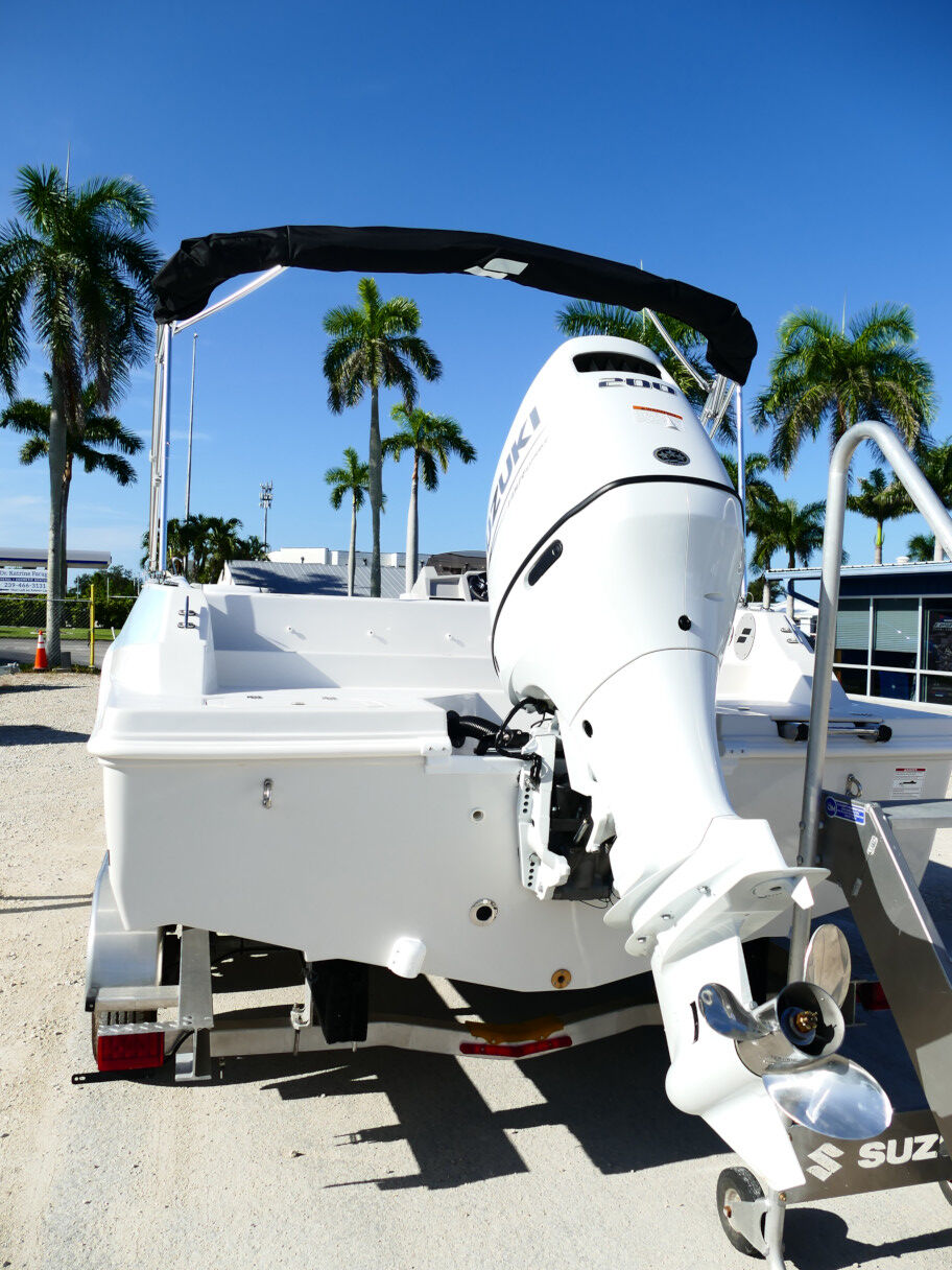 2026 Starcraft SVX 211 OB Deck Boat Carolina Blue #85G