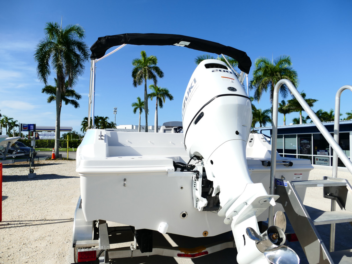 2026 Starcraft SVX 211 OB Deck Boat Carolina Blue #85G