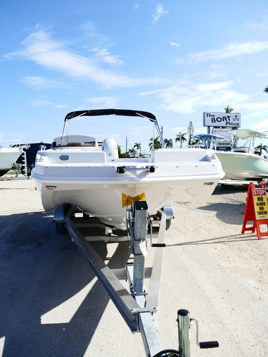 2026 Starcraft SVX 211 OB Deck Boat Carolina Blue #85G