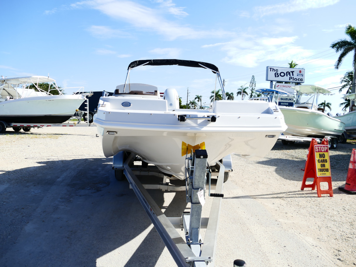 2026 Starcraft SVX 211 OB Deck Boat Carolina Blue #85G