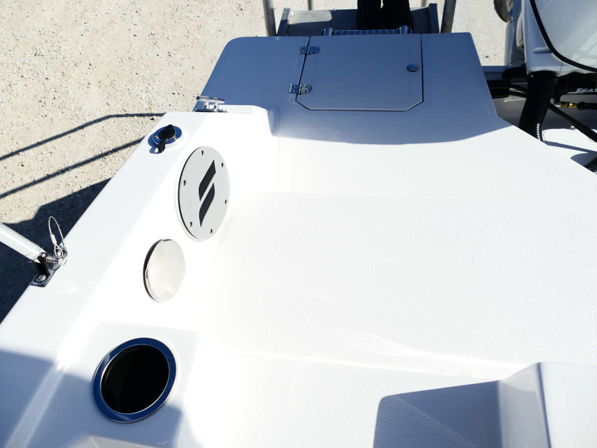 2026 Starcraft SVX 211 OB Deck Boat Carolina Blue #85G