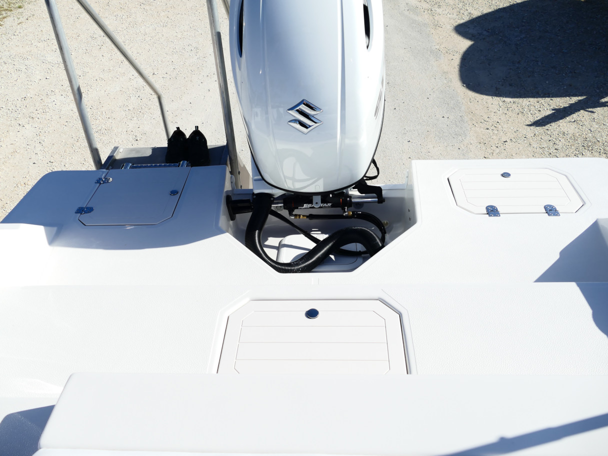 2026 Starcraft SVX 211 OB Deck Boat Carolina Blue #85G