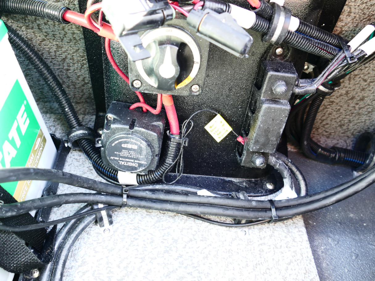 2026 Starcraft SVX 211 OB Deck Boat Carolina Blue #85G