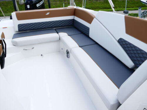 2026 Starcraft SVX 231 OB Deck Boat Burgundy 61F
