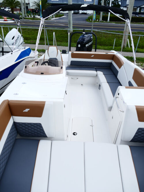 2026 Starcraft SVX 231 OB Deck Boat Burgundy 61F