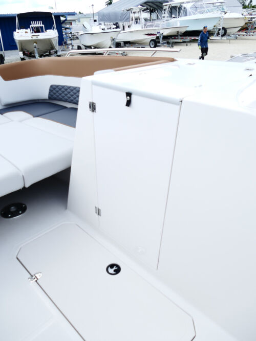 2026 Starcraft SVX 231 OB Deck Boat Burgundy 61F
